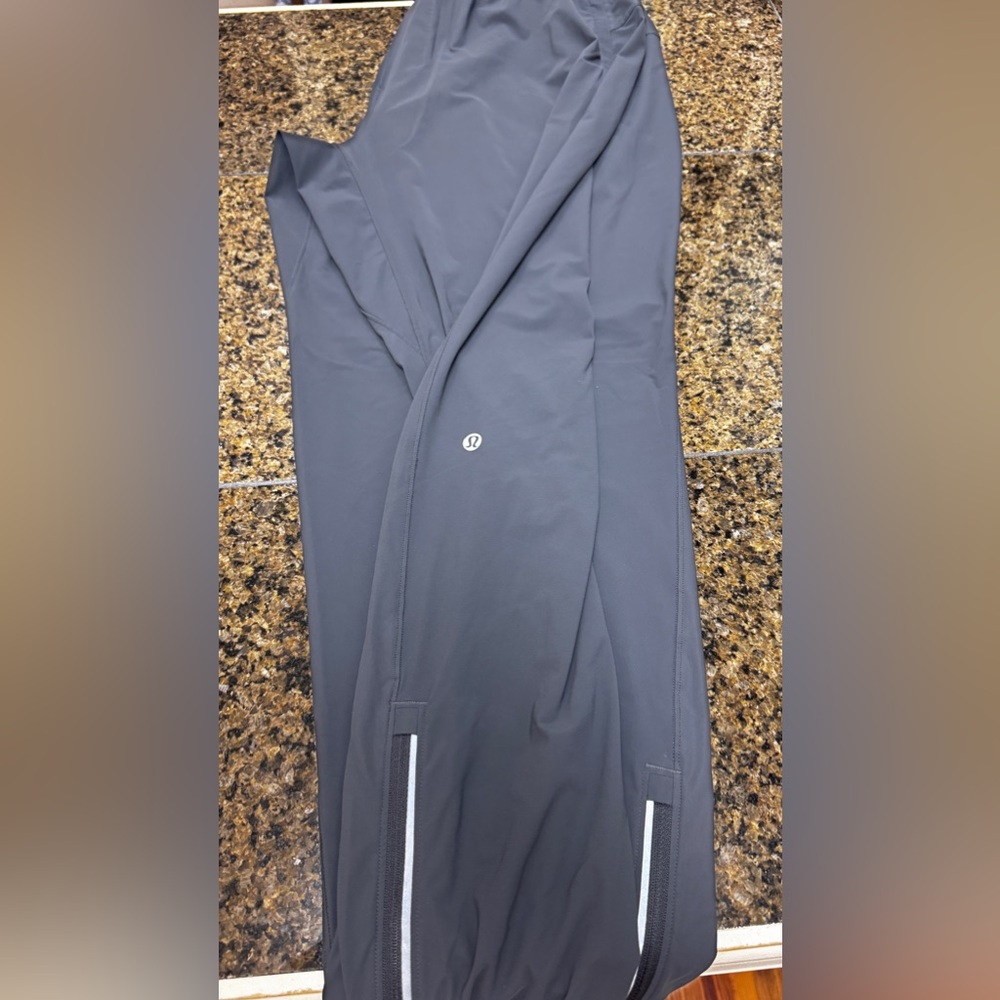 Lululemon Joggers, great conditon.